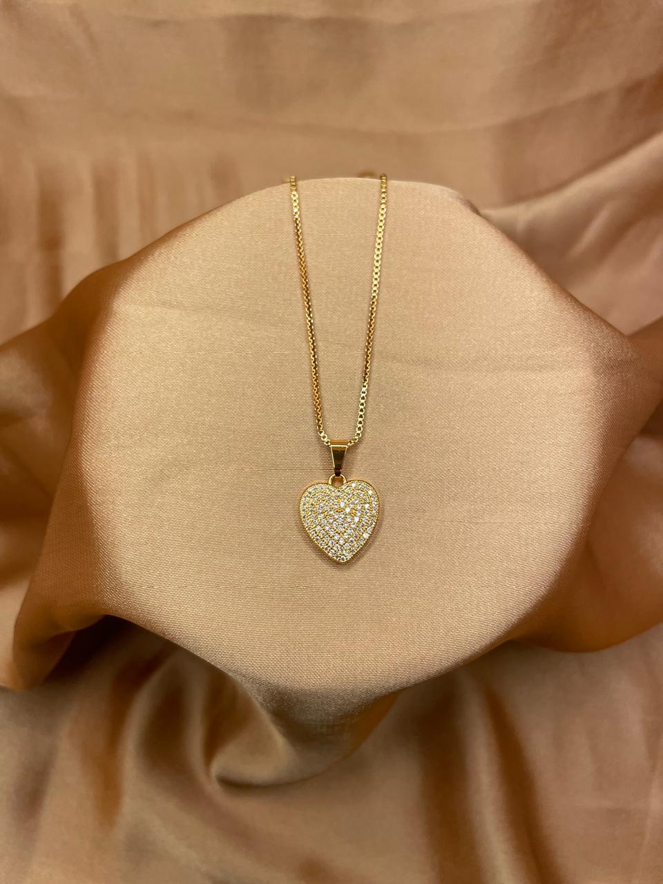 Radiant Heart Gold Pendant Necklace – Dazzling Diamond Studded Jewelry