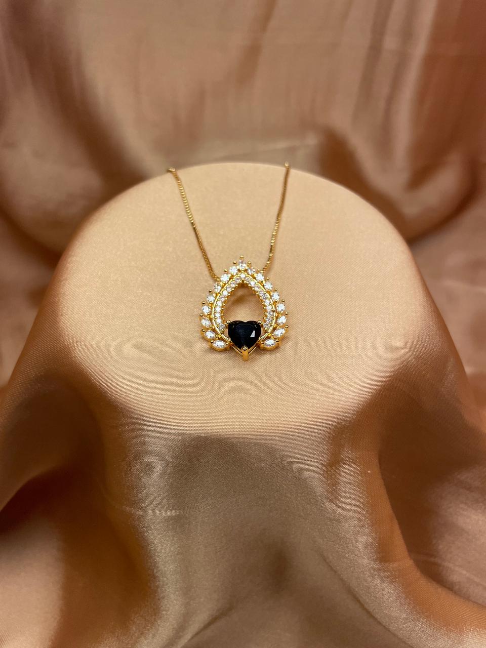 Regal Radiance Pendant – Timeless Elegance