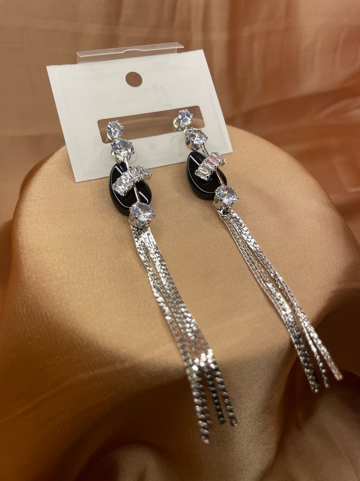 Elegant Crystal Dangle Earrings – Silver & Black Luxe Design ✨